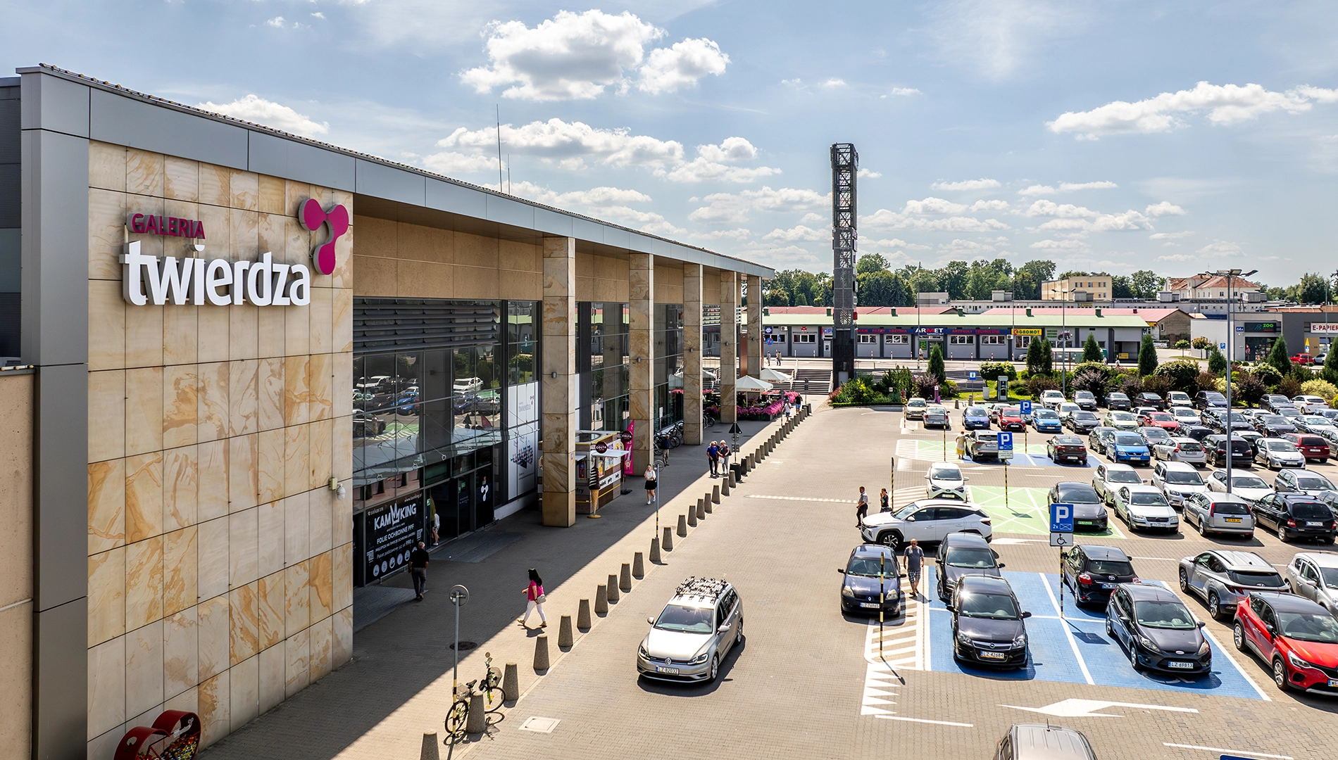 zdjęcie galerii twierdzy zamość z parkingiem