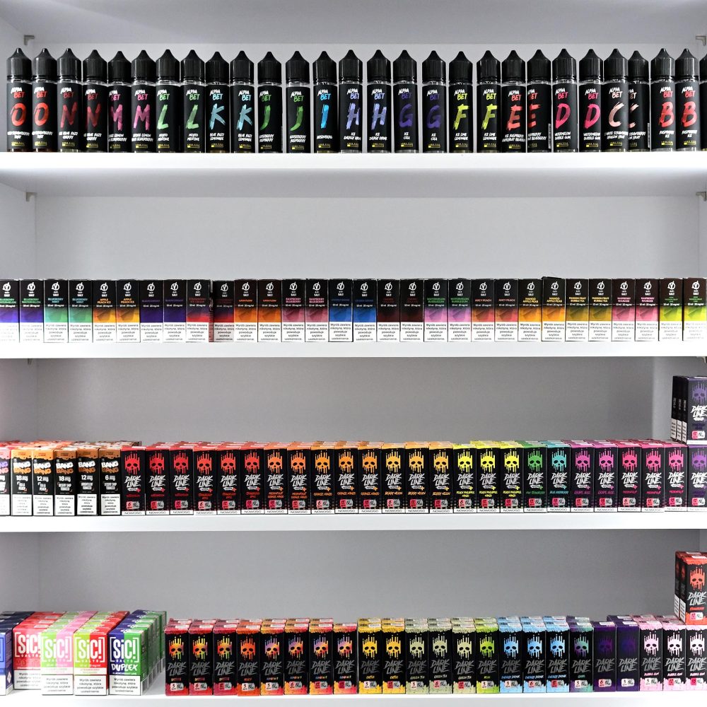 Wnętrze sklepu Liquid Jungle w Galerii Echo w Kielcach, widok od strony korytarza