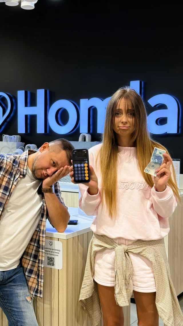 Liczenie reszty przy kasie? Zawsze stresuje tak samo. 🤭

Za to w @hellohomla decyzje przychodzą zaskakująco łatwo.
Piękne dekoracje, świece, tekstylia, zastawa i dodatki do domu same proszą się, żeby zabrać je ze sobą. 🏡

A później? Trzeba już tylko znaleźć dla nich idealne miejsce. 😉
📍Wpadajcie na zakupy do Galerii Twierdza!

#GaleriaTwierdza #Zamość #Homla #Kalkulator #Reszta #Okazje #Zakupy
Galeria Twierdza | Zamość | Homla | Zakupy | Kalkulator | Okazje | Reszta