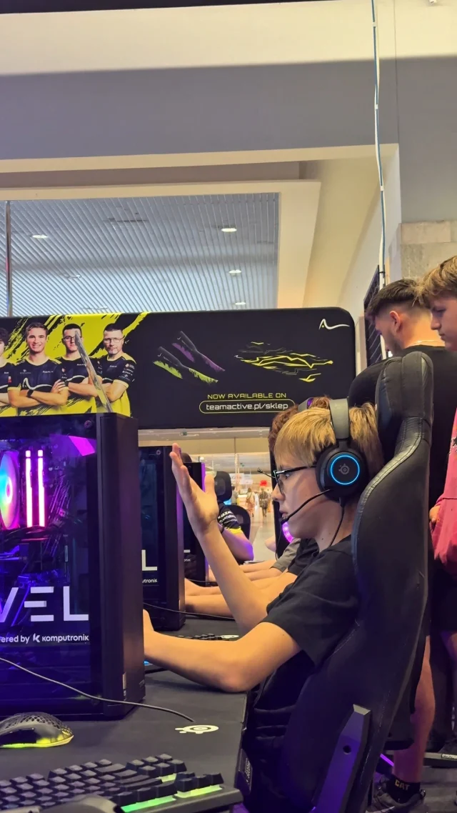 🎮 Game over? Jeszcze nie! 👾

Choć ACTIVE GAMING ZONE dobiegło końca, emocje nadal są z nami. 🔥

Przez sześć dni Galeria Twierdza tętniła gamingowym klimatem! Nie brakowało zaciętych pojedynków, świetnej zabawy, nowych znajomości i głośnego dopingu podczas finału turnieju Fortnite 1 vs 1. 🏆

Dziękujemy wszystkim, którzy byli częścią tego wydarzenia, zarówno graczom, kibicom, TEAM ACTIVE i każdemu, kto odwiedził naszą strefę. To właśnie Wy sprawiliście, że ten event miał tak unikalny klimat. 💜

A teraz czas na mały powrót do gamingowej strefy! 🎥 Sprawdźcie, czy udało Wam się załapać do kadru i koniecznie podzielcie się w komentarzach swoim ulubionym momentem z ACTIVE GAMING ZONE. 👇

Do zobaczenia w Galerii Twierdza!

#GaleriaTwierdza #Zamość #ActiveGamingZone #Gaming #PS5 #Simracing #Turniej 
Galeria Twierdza | Zamość | Active Gaming Zone | Gaming | Turniej | Simracing | PS5