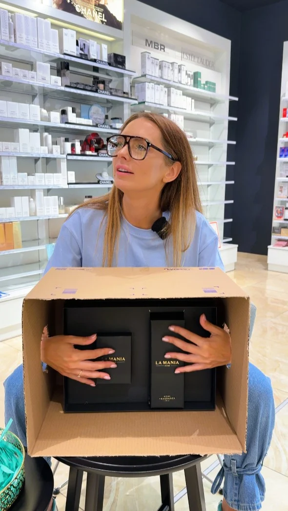 Beauty lovers, sprawdzamy obecność! 💄✨

Jeśli kosmetyki to Wasz świat, w @douglas_polska czeka wszystko, czego potrzeba. 🤭

💕 Perfumy, które zostają w pamięci
💋 Kosmetyki do makijażu od kultowych marek
🧴 Pielęgnacja dopasowana do potrzeb skóry
✨ Beauty nowości i viralowe hity
🤍 Produkty Douglas Collection, które warto mieć w swojej kosmetyczce

Nie czekajcie! Wpadajcie do Douglas po Waszych ulubieńców! 

📍 Widzimy się w Galerii Twierdza!

#GaleriaTwierdza #Zamość #Douglas #Zakupy #Kosmetyki #Nowości #Perfumy #Okazje Galeria Twierdza | Zamość | Douglas | Kosmetyki | Zakupy | Okazje | Nowości | Perfumy