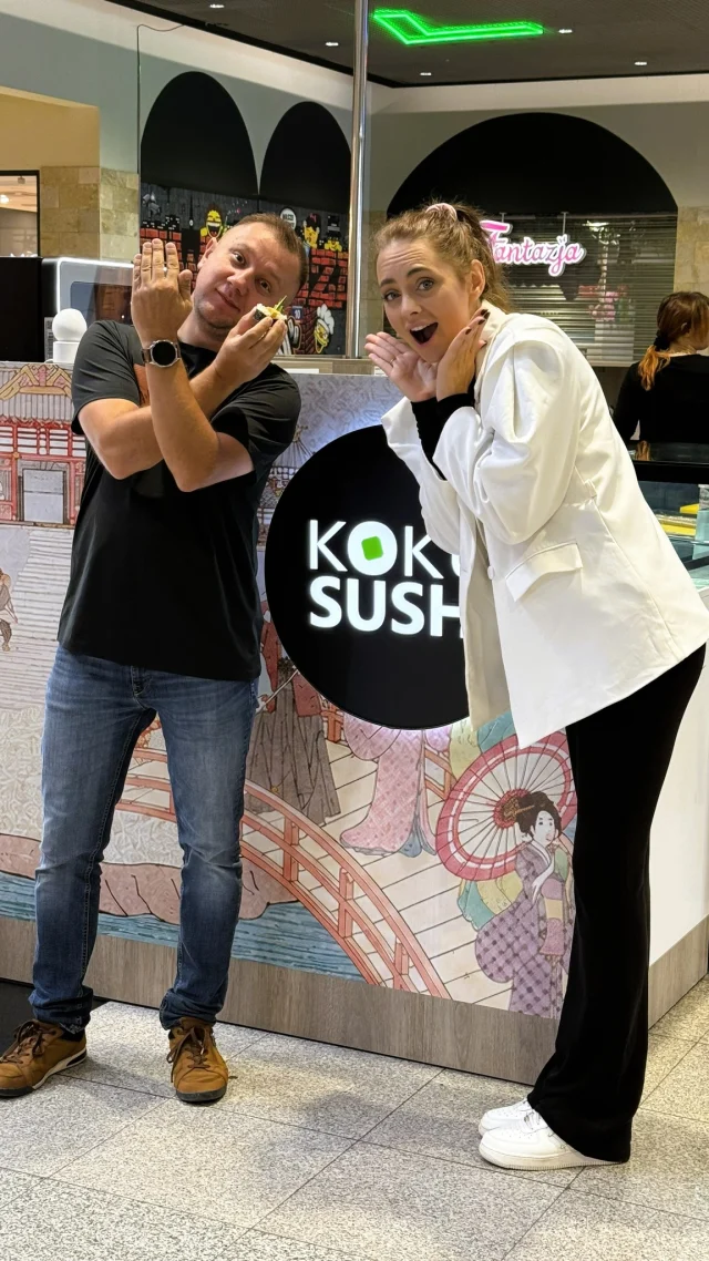 To nie magia. To po prostu @koku.sushi. ✨🍣
Najpierw pełny talerz, a chwilę później… ani śladu. 

Do wyboru macie: 
🔹 klasyczne rolki, 
🔹 futomaki, 
🔹 uramaki, 
🔹 chrupiące warianty, 
🔹 świeże składniki 
🔹 i różne kompozycje smaków

Naprawdę trudno poprzestać na jednej porcji. 😋

Wpadajcie do Galerii Twierdza! 

#GaleriaTwierdza #Zamość #KokuSushi #Sushi #Jedzenie #Składniki #Ryby #Humor
Galeria Twierdza | Zamość | Koku Sushi | Sushi | Humor | Jedzenie | Ryby | Składniki